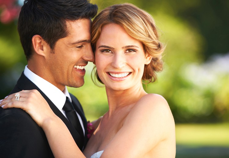 Get the Brightest and Whitest Smile on Your Wedding Day